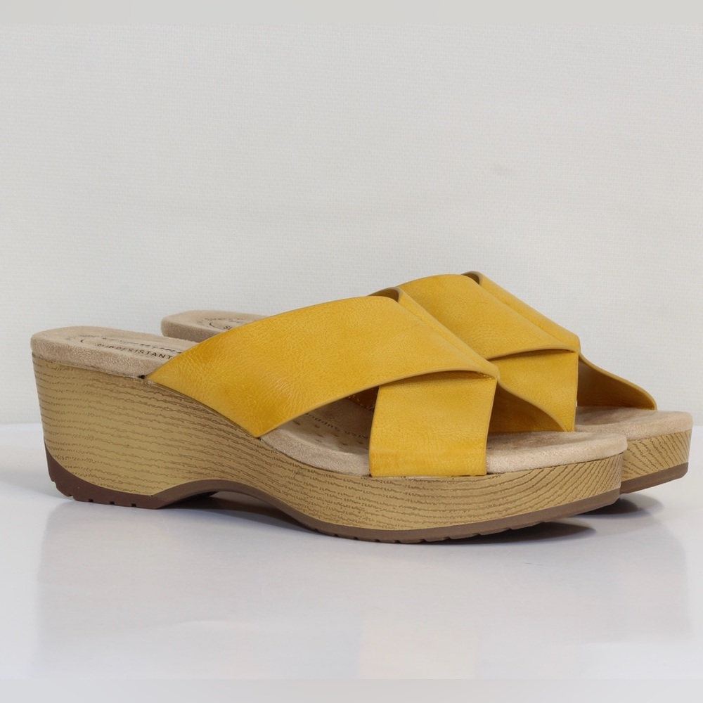 Easy Street Women's Easy Works Ragan Yellow Slip Resistant Round Toe Sandals - Picture 5 of 11